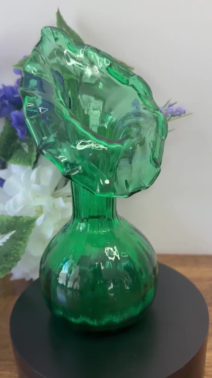 Vintage Green Jack-in-the-pulpit Glass Vase Hand-blown Ruffled Rim